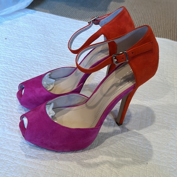 LIKE NEW BCBG suede platform high heels size 8 - Picture 11 of 11